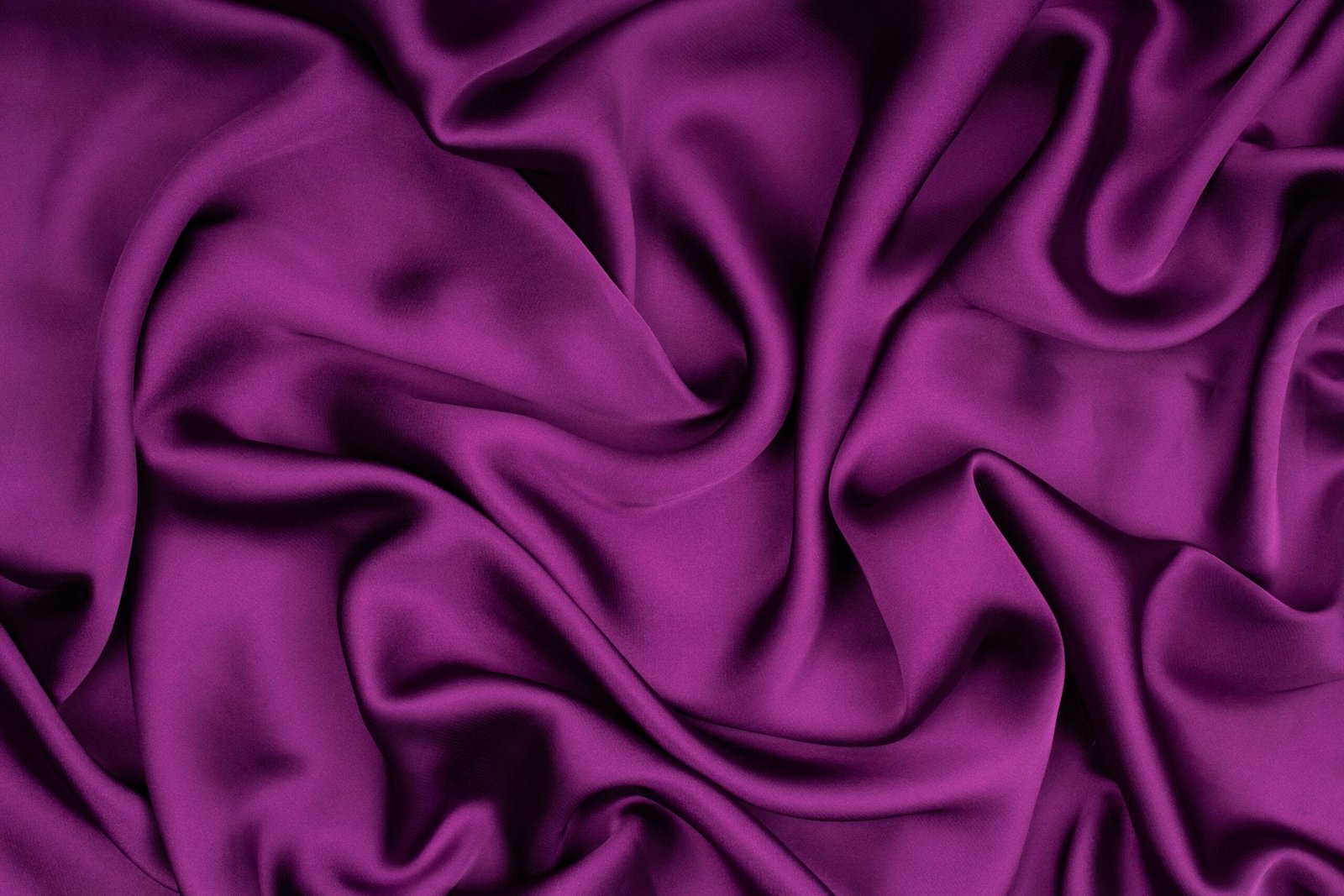 Drapé de soie violette